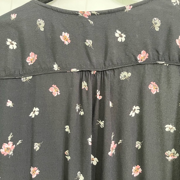 GAP Floral Print Wrap V Neck COLOR BLACK - Picture 9 of 14